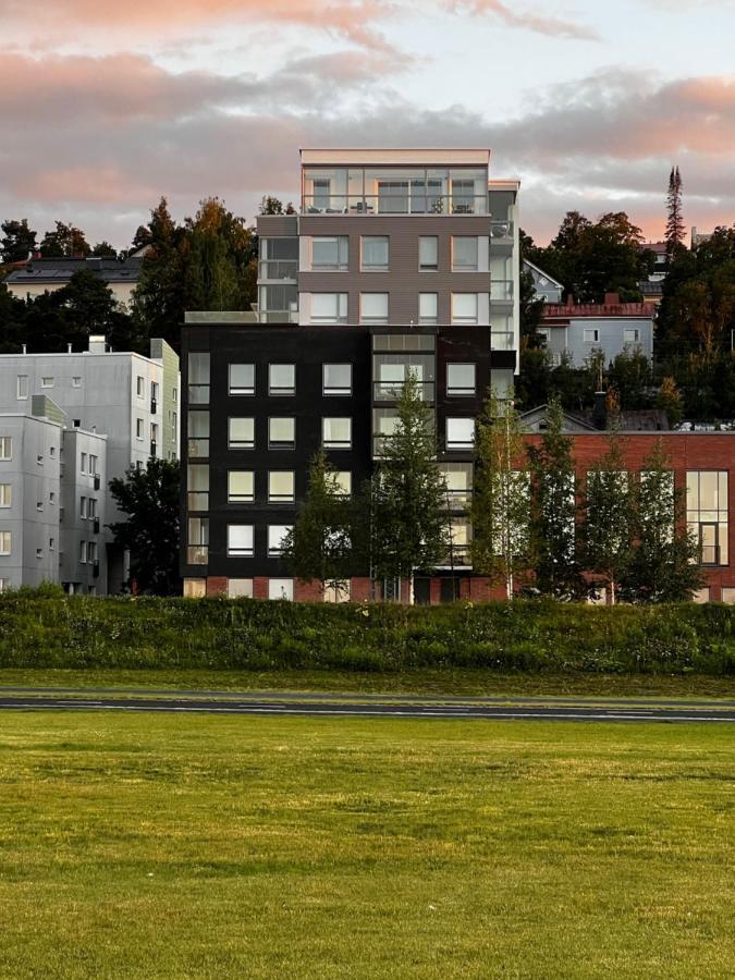 Uusi Upea Asunto Jaervinaekoealalla Ja Autohallilla Tampere Eksteriør billede